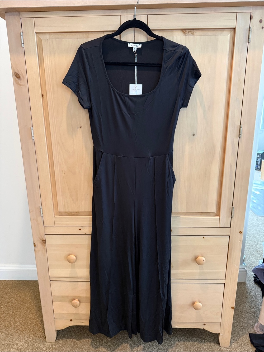 Women's Black Scoop Neck Midi Dress with Short Sleeves